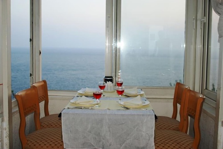 Dining 22 of 26