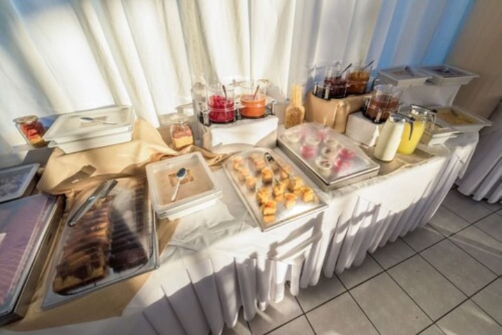 Breakfast/Coffee Service 18 of 33