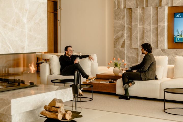Lobby lounge