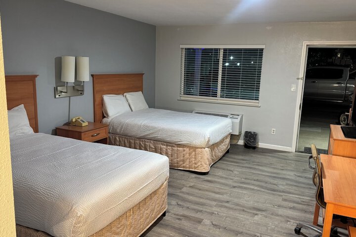 Room 9 of 17