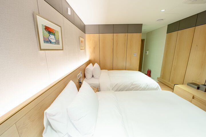 Room 43 of 84