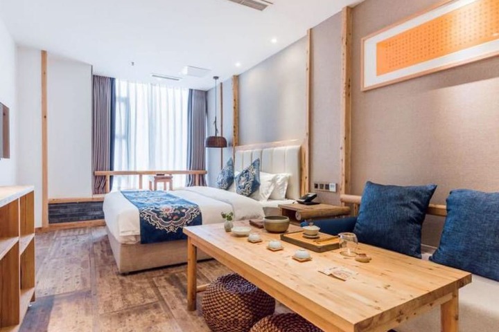 Room 10 of 25