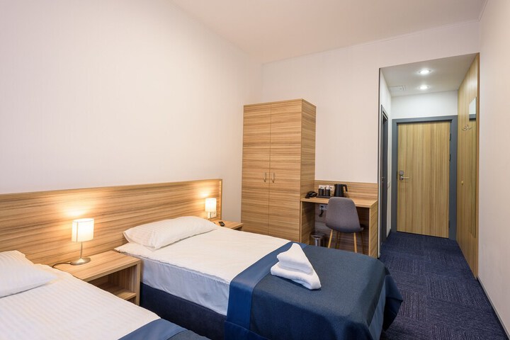 Room 10 of 24