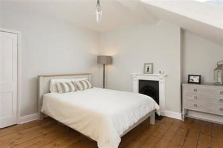 Room 4 of 10
