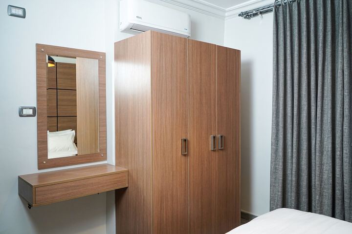 Room 12 of 32