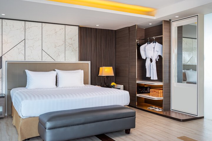 Room 10 of 39