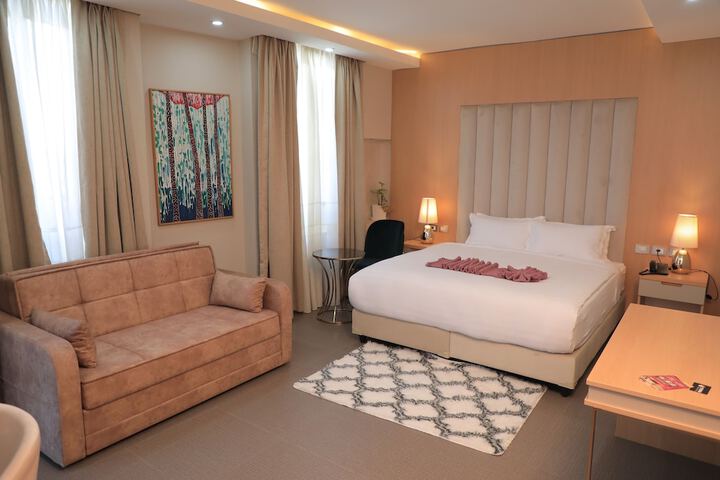 Room 12 of 30