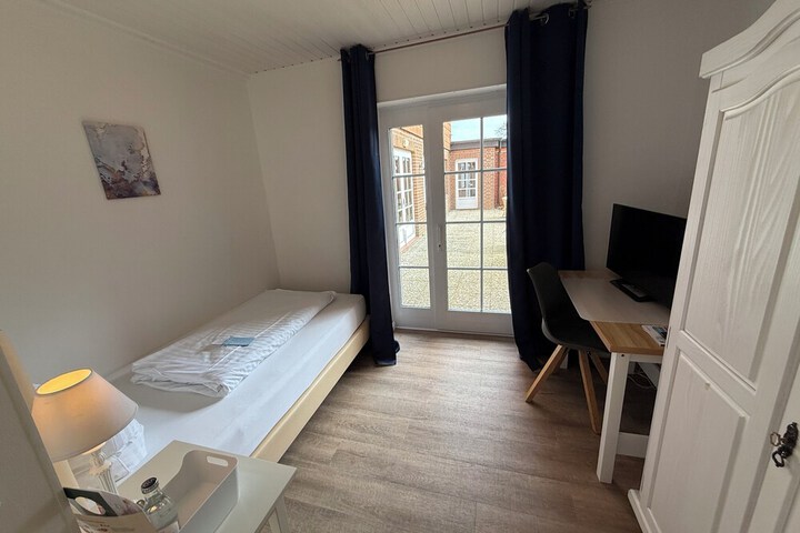 Room 21 of 87