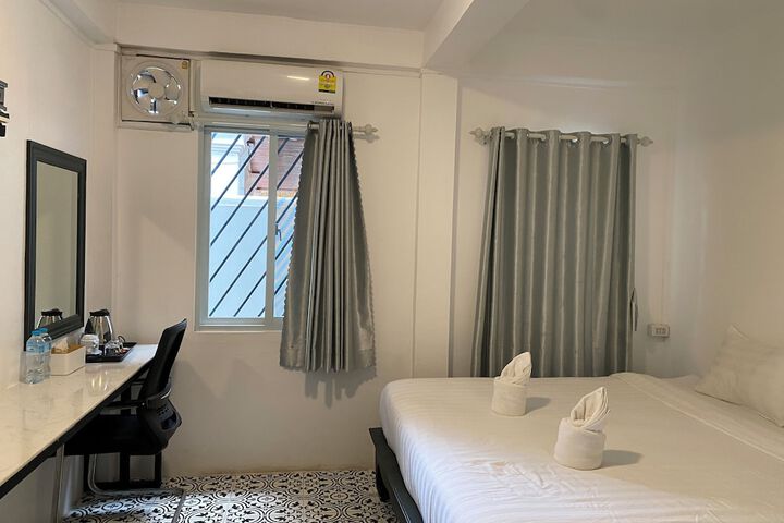 Room 4 of 15