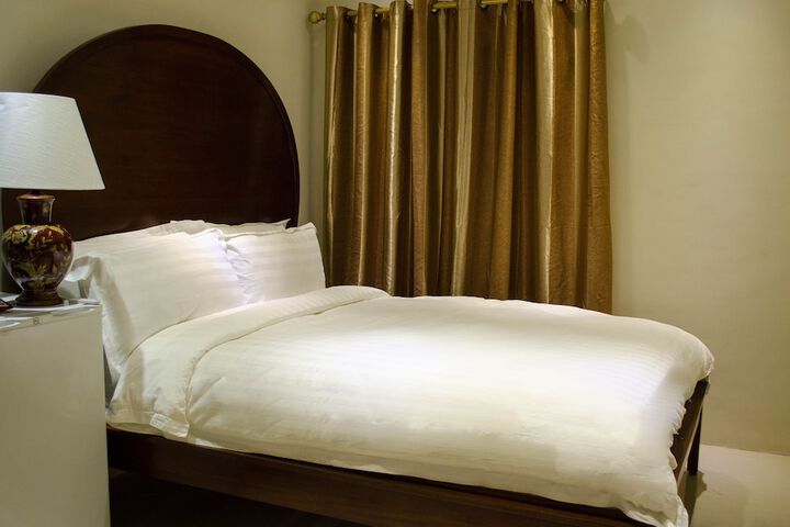 Room 9 of 39