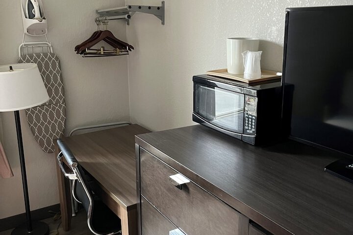 Room 8 of 18