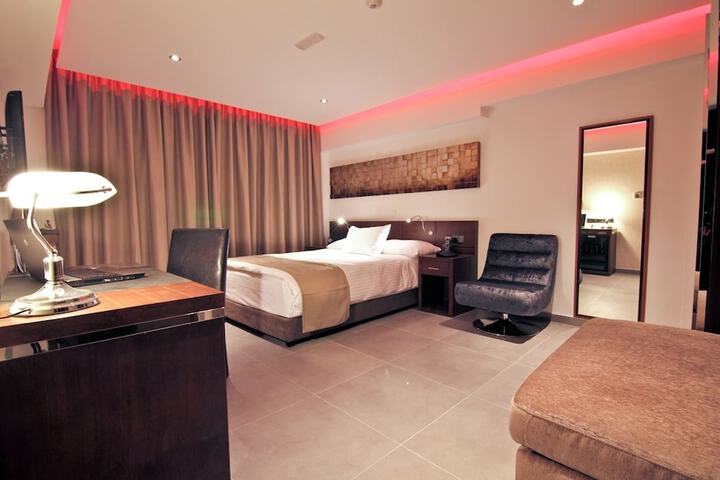 Room 5 of 48