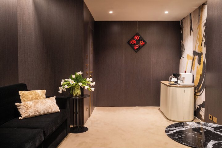 Room 27 of 49
