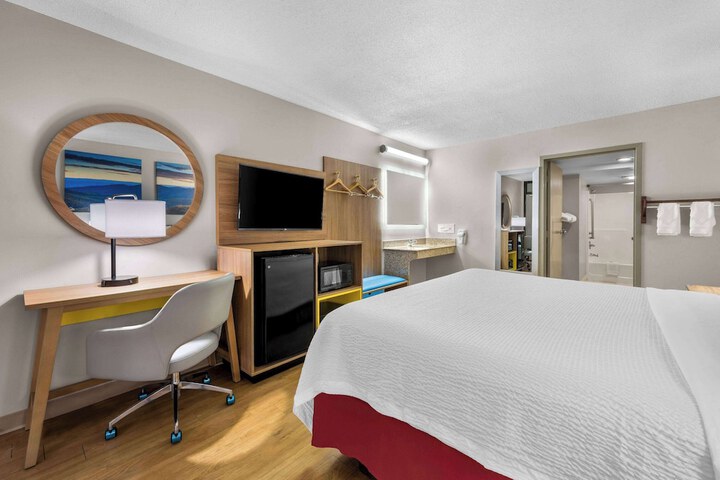 1 King Bed Mobility Accessible (7 of 19)