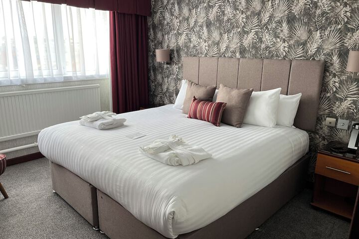 Room 34 of 102