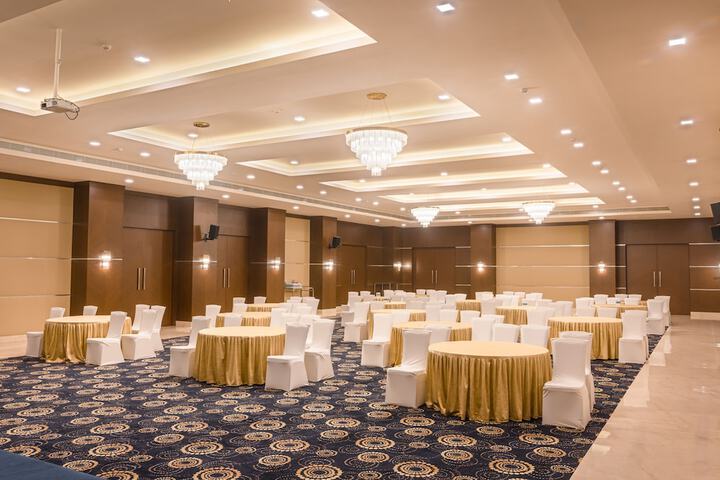 Ballroom/Hall 35 of 38