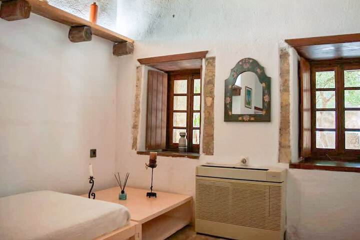 Room 8 of 33