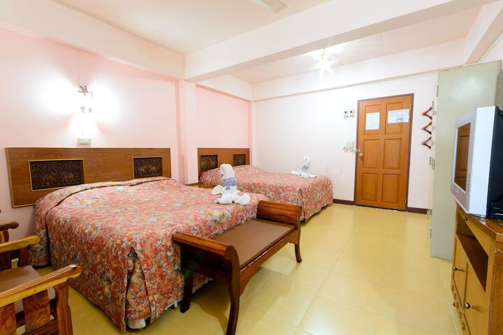 Room 11 of 34