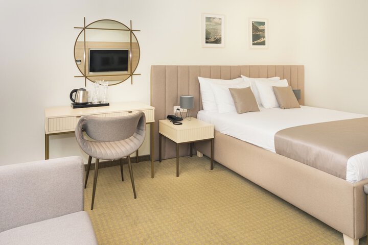 Room 10 of 30