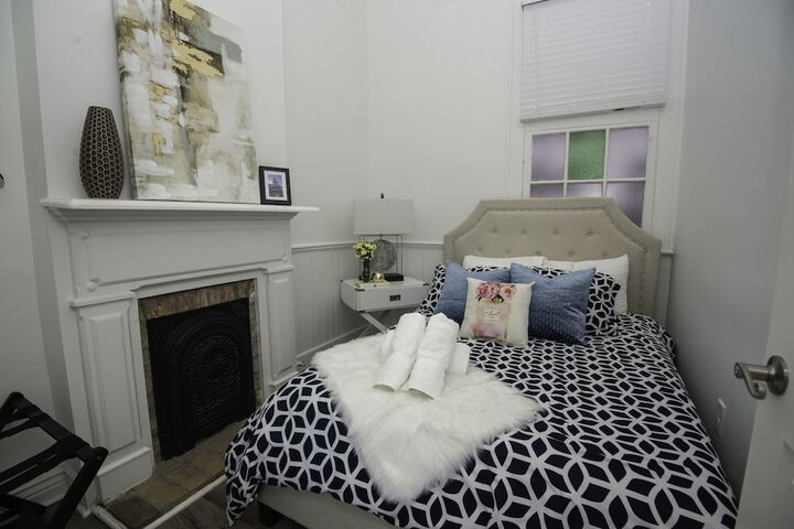 Room 4 of 35