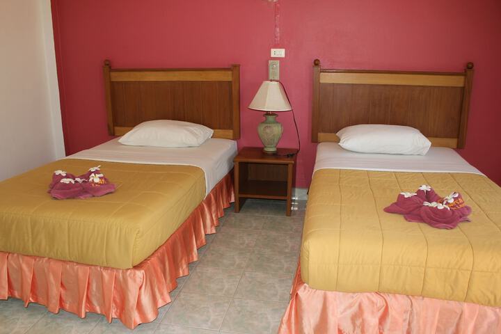Room 10 of 100