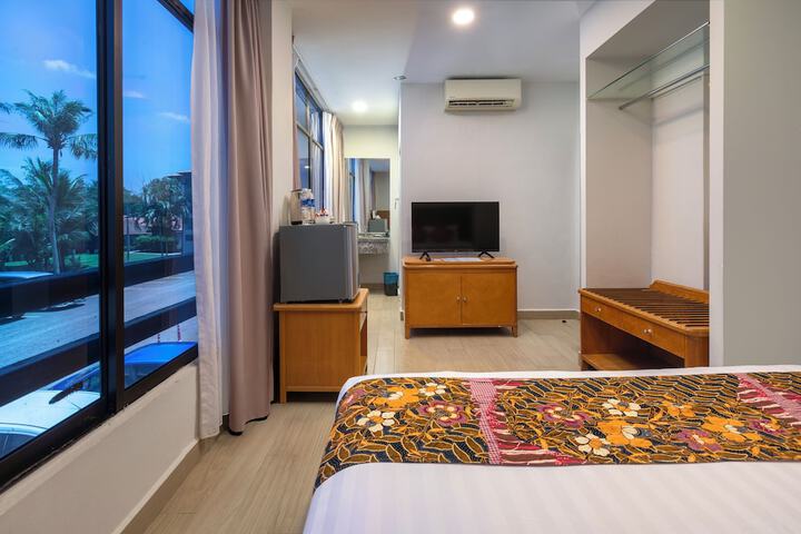 Room 10 of 80