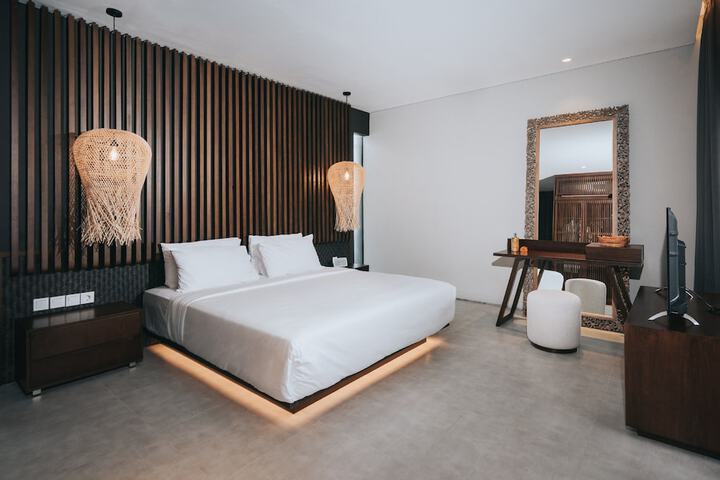 Room 6 of 77
