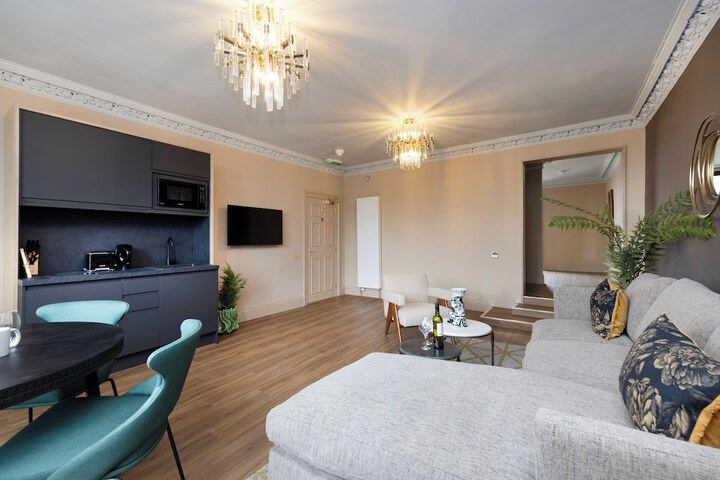 Room 4 of 55