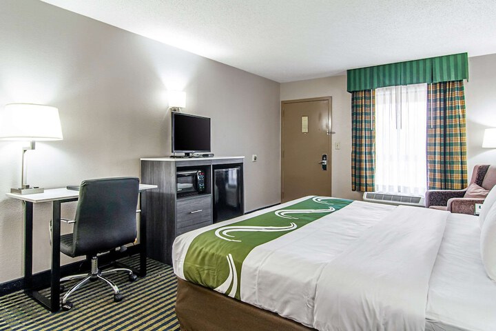 1 King Bed (7 of 14)