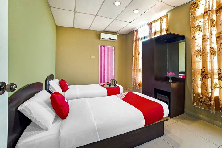 Room 10 of 18
