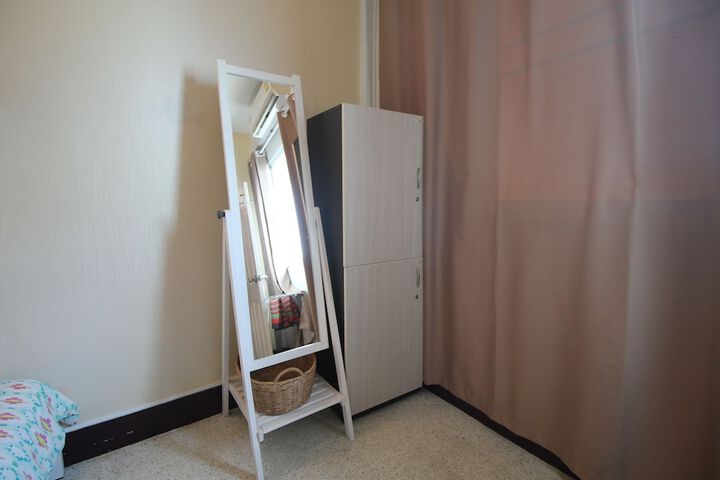 Room 16 of 210