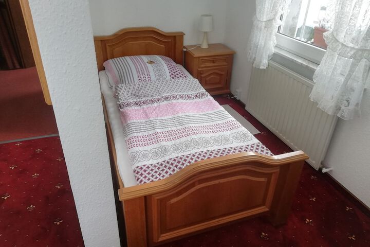 Room 12 of 33