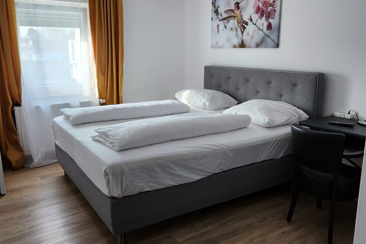 Room 8 of 27