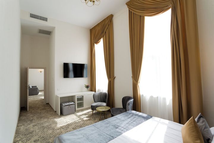 Room 15 of 36