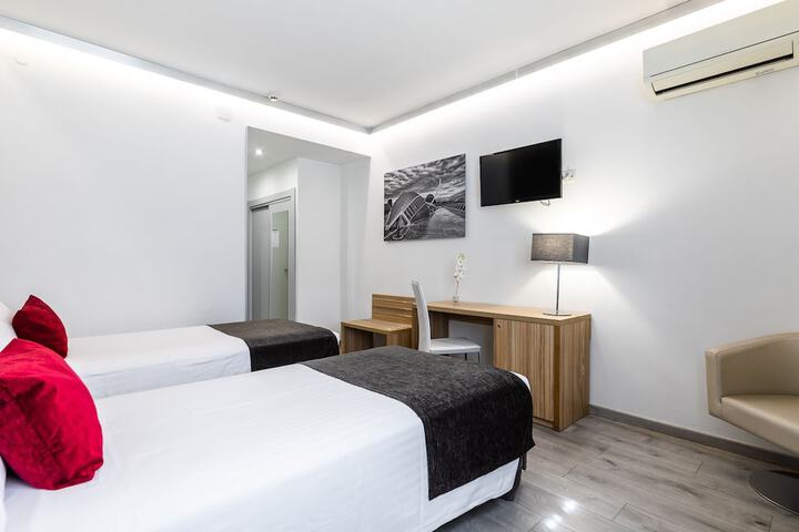 Room 12 of 50