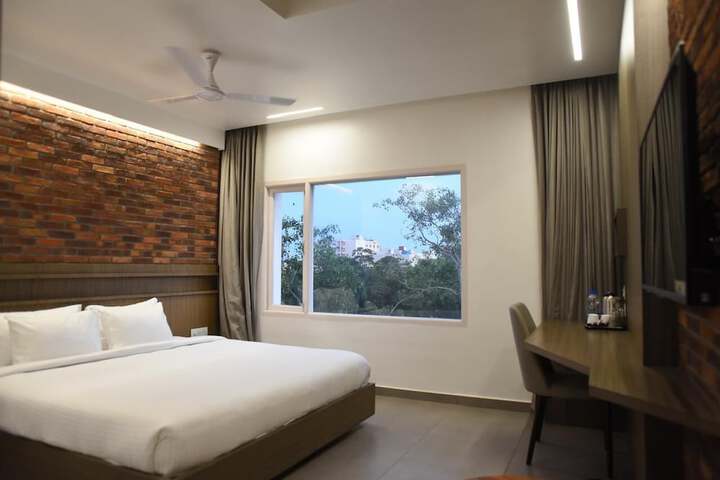 Room 5 of 14