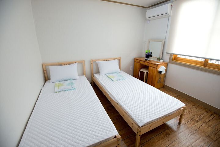 Room 5 of 23
