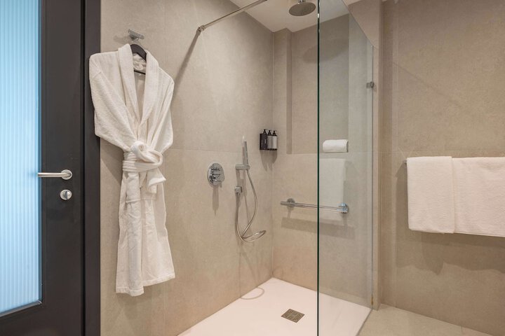 Room 46 of 119