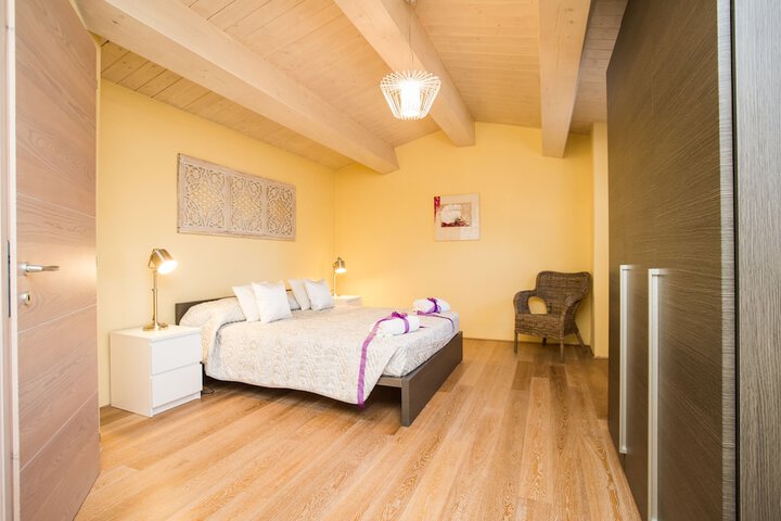 Room 15 of 580