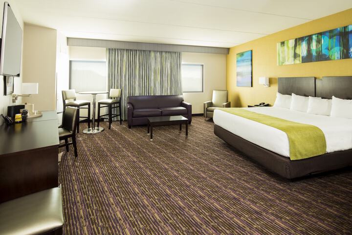 Tower River Deluxe King Bed (2 of 6)