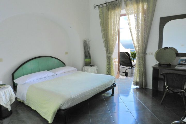 Room 27 of 108
