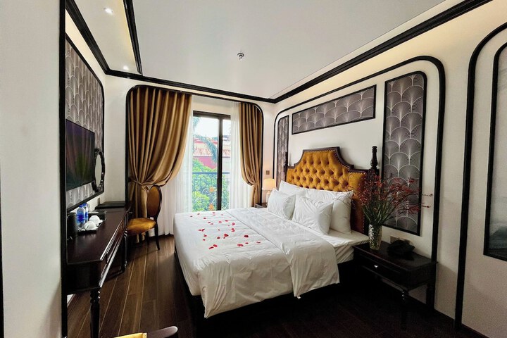Room 14 of 165