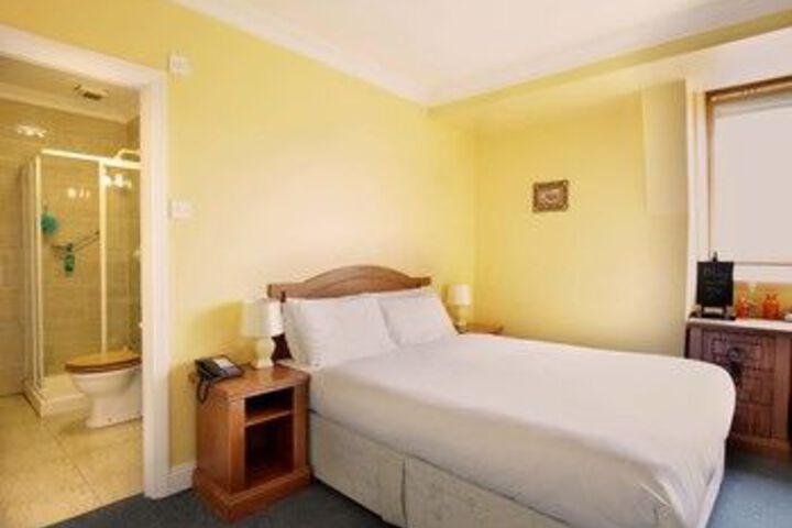 Room 8 of 32