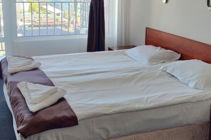 Room 4 of 13