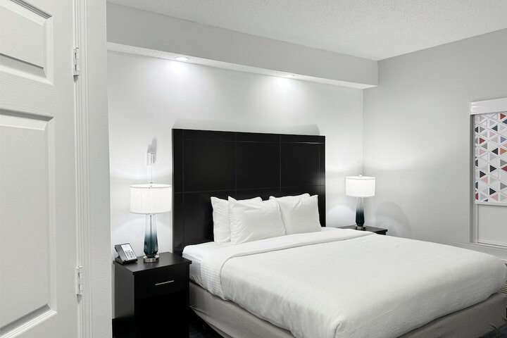 Room 6 of 13