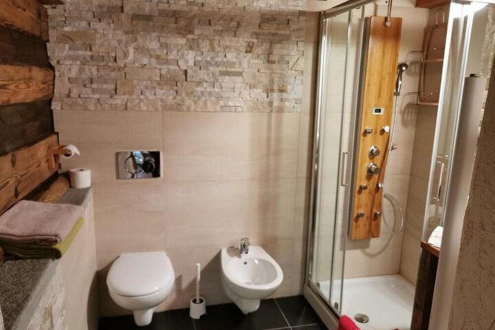 Room 15 of 37