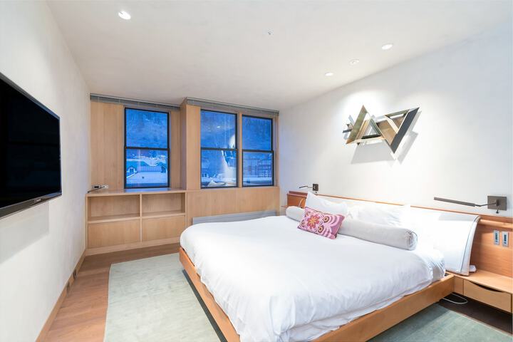 Room 7 of 61