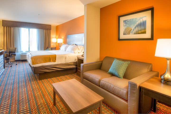 1 King Bed (8 of 12)