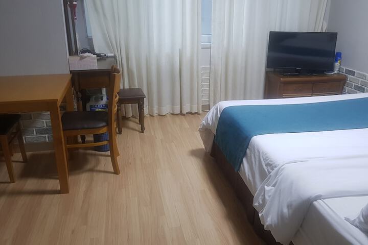 Room 5 of 80