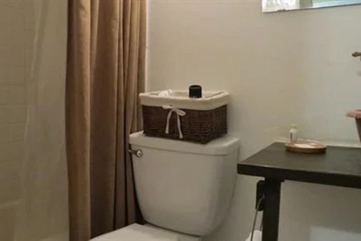 Room 10 of 14